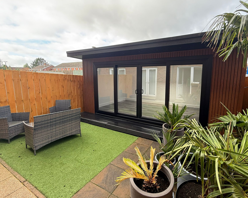 A Bespoke Gardenroom for Modern Gardens